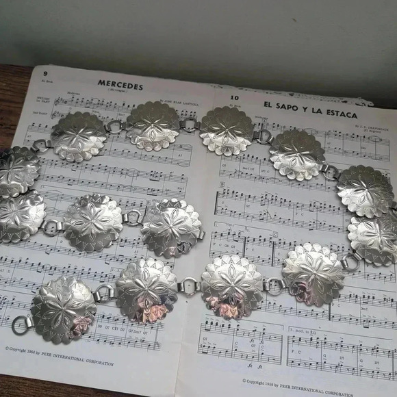 Silver Floral Link Belt - Picture 8 of 9